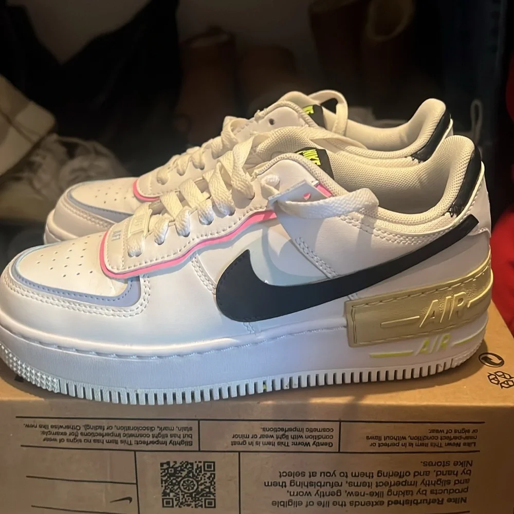 Women’s AF1 Shadow - Picture 4 of 7